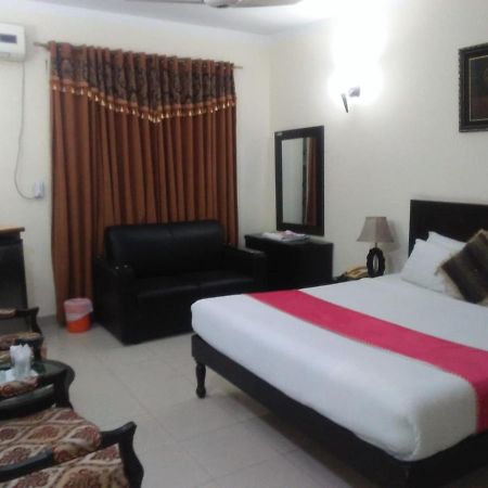 Tourist Inn Hotel Lahore Bagian luar foto