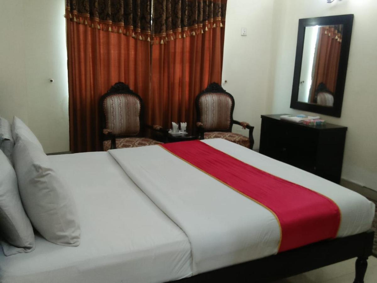 Tourist Inn Hotel Lahore Bagian luar foto