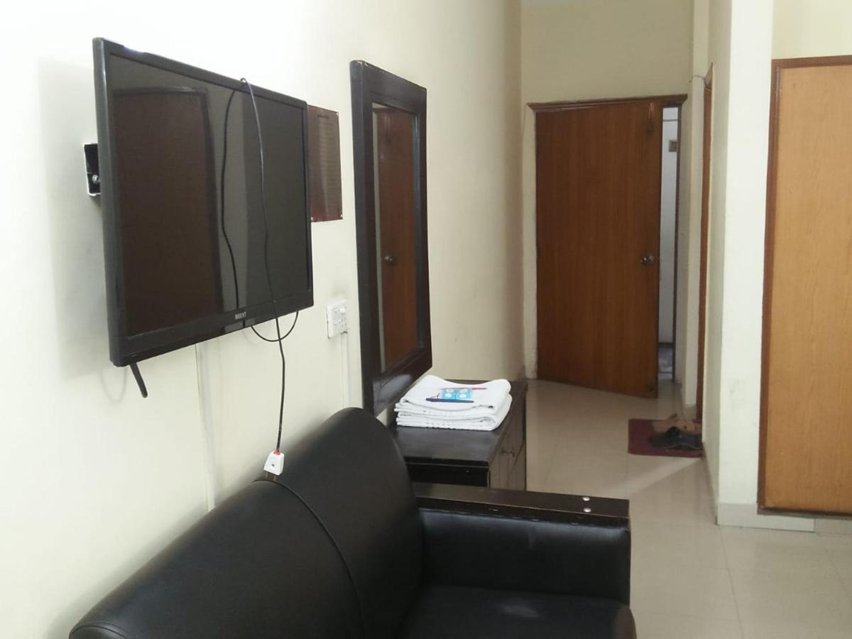 Tourist Inn Hotel Lahore Bagian luar foto