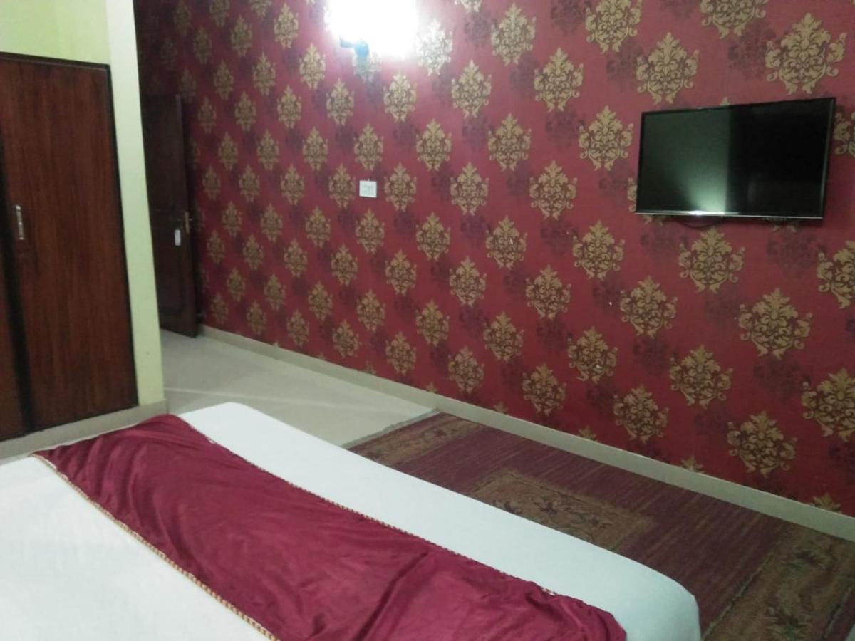 Tourist Inn Hotel Lahore Bagian luar foto