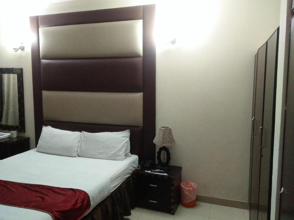 Tourist Inn Hotel Lahore Bagian luar foto