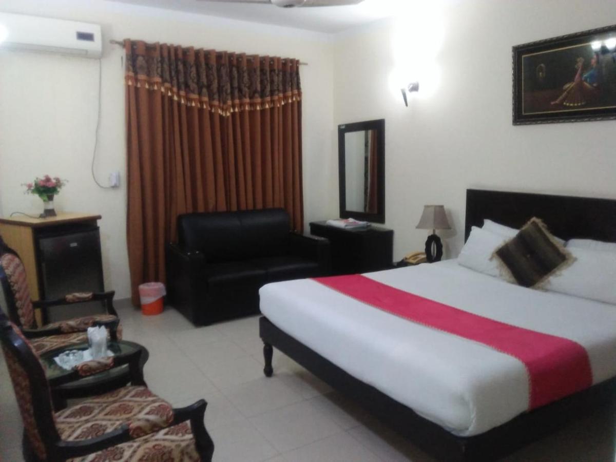 Tourist Inn Hotel Lahore Bagian luar foto