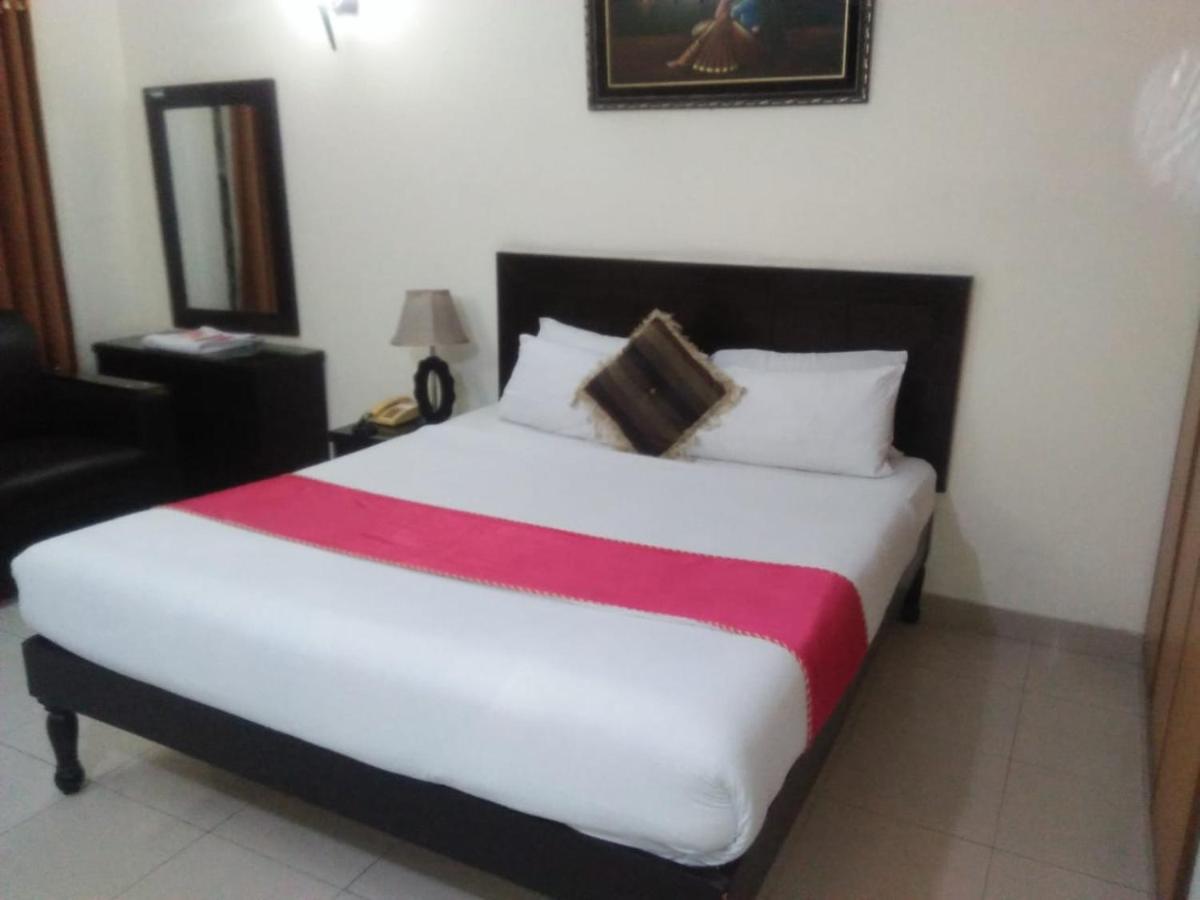 Tourist Inn Hotel Lahore Bagian luar foto