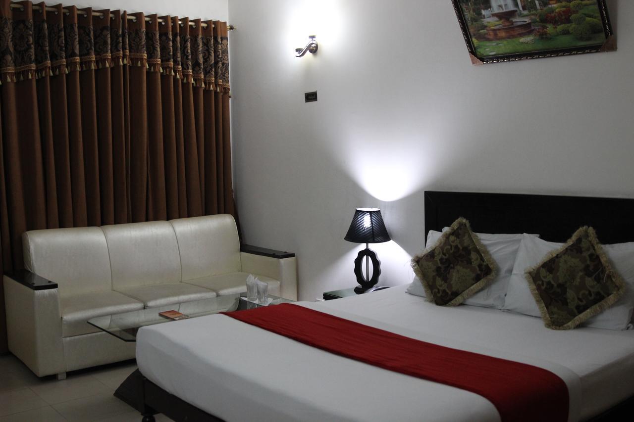 Tourist Inn Hotel Lahore Bagian luar foto