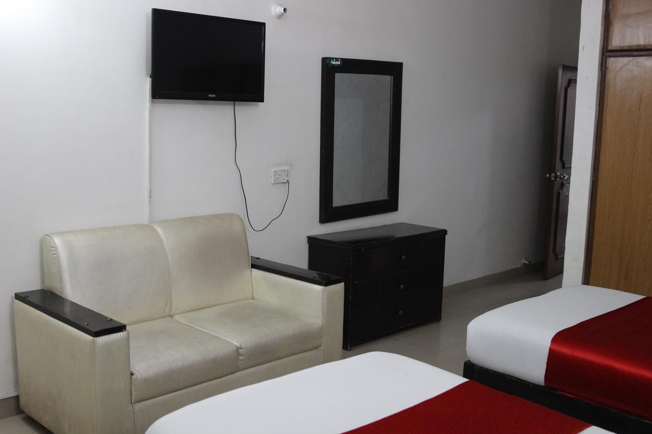 Tourist Inn Hotel Lahore Bagian luar foto